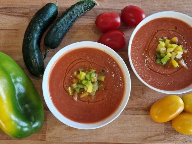 Gazpacho andaluso senza pane: la ricetta estiva perfetta