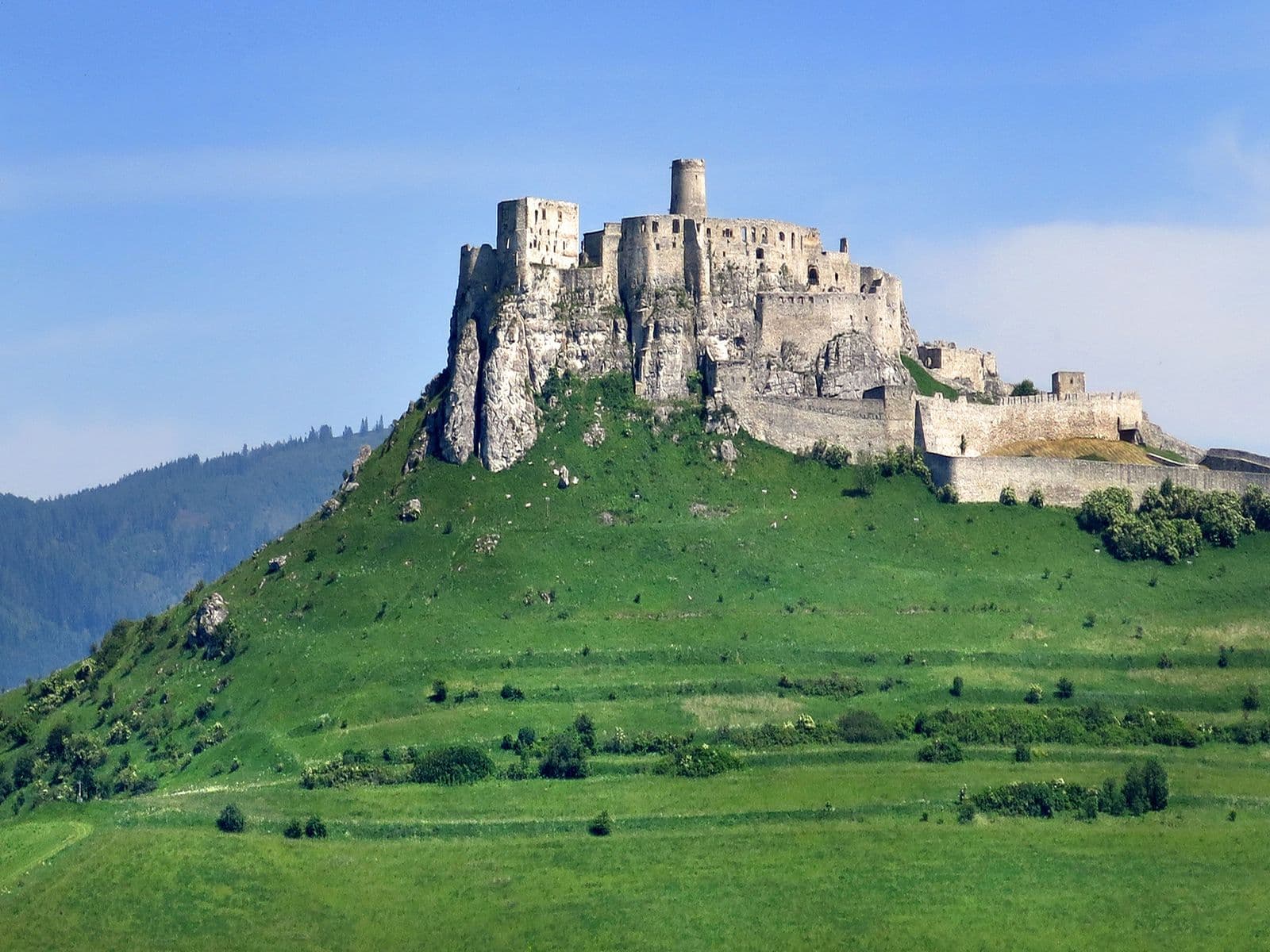 Campi coltivati nei dintorni del castello