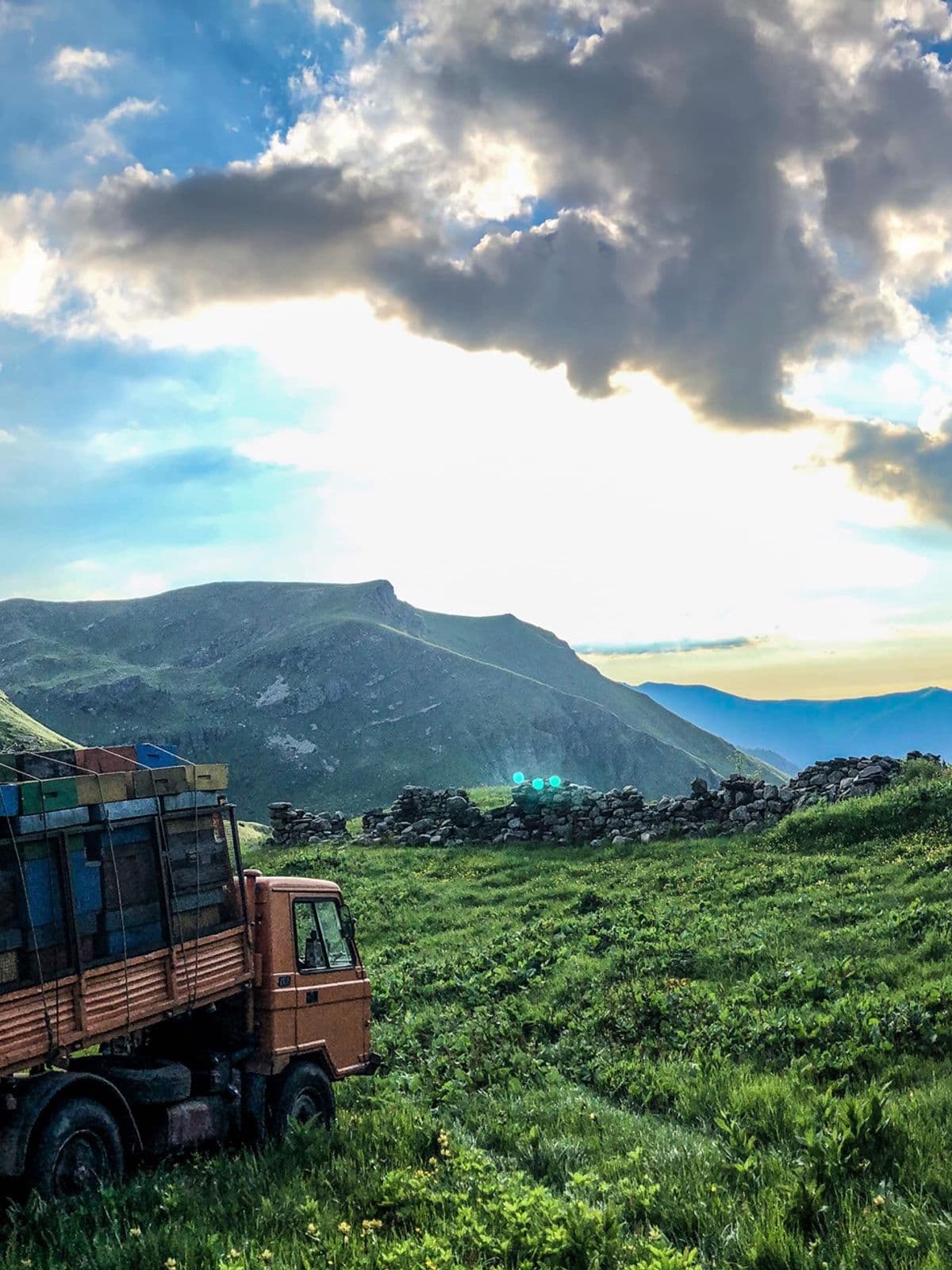 Trasporto alveari in alta montagna