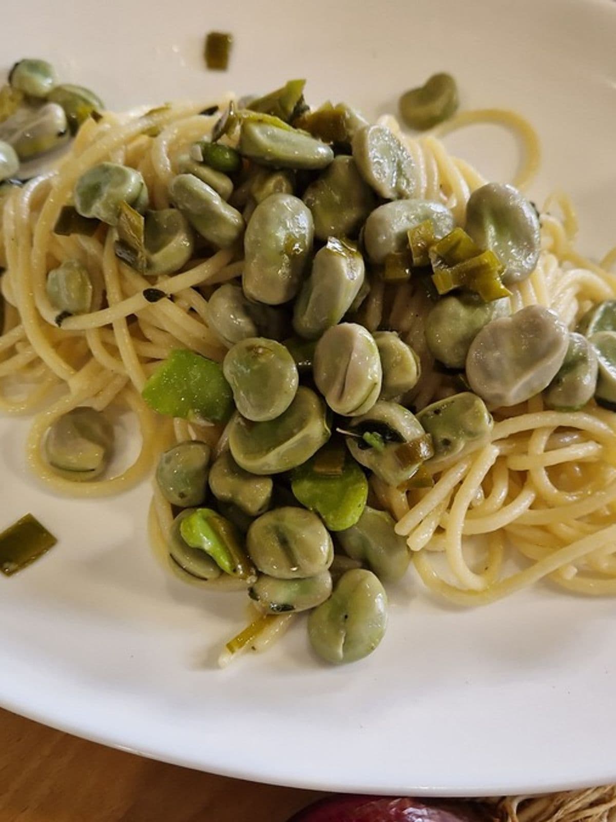 piatto con spaghetti alle fave