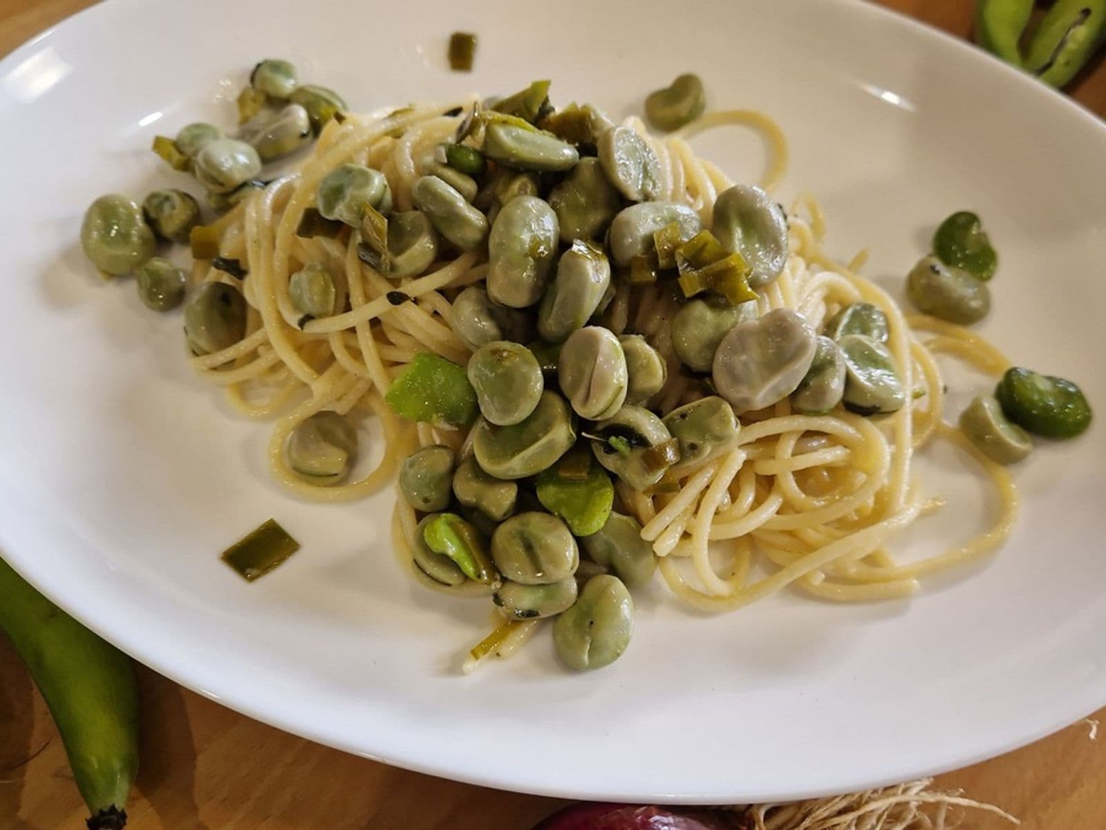 piatto con spaghetti alle fave