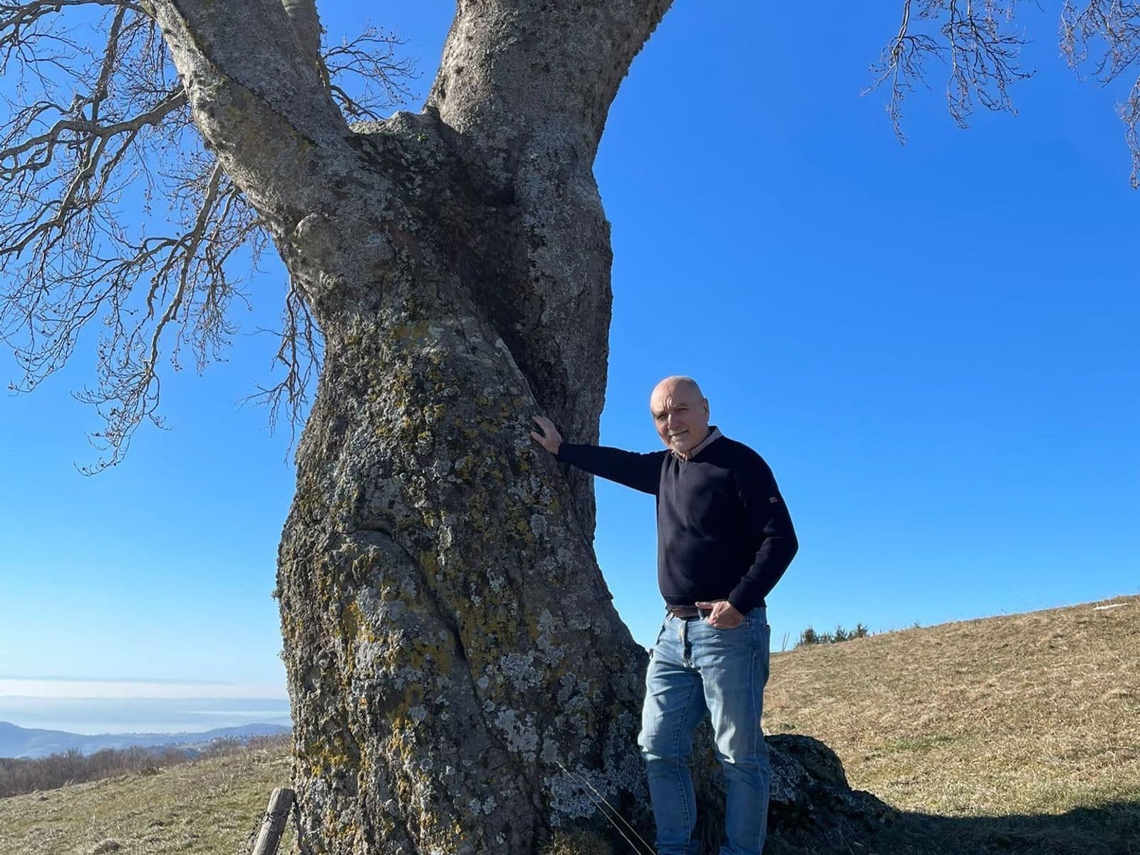 professore Cadouro Gianfranco con albero