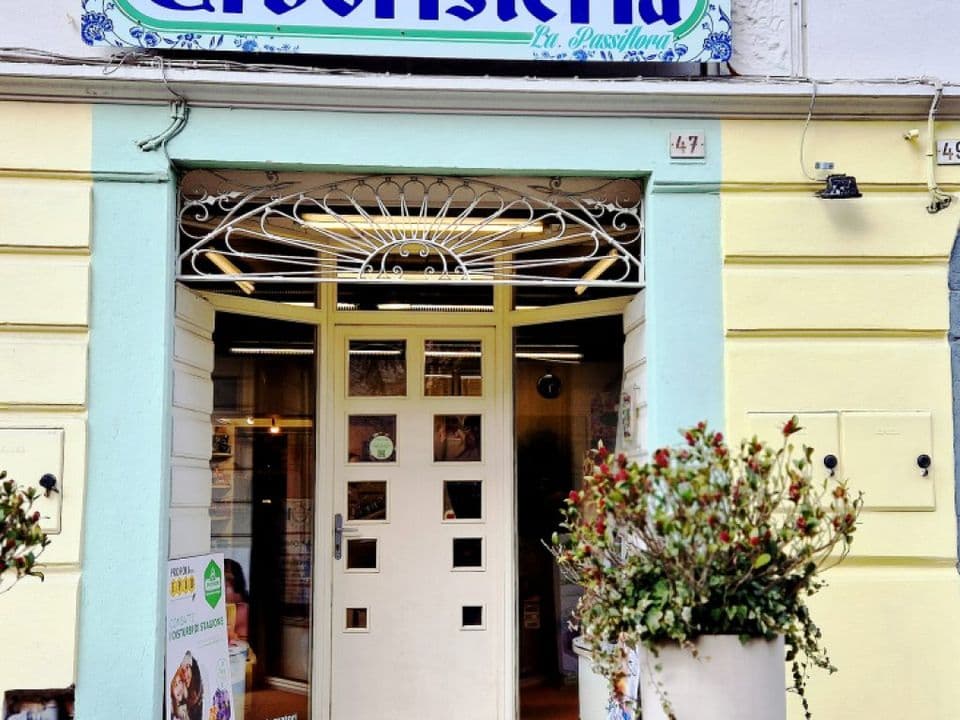 Ingresso erboristeria Passiflora