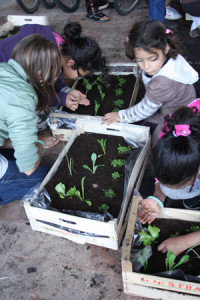bambini-costruire-mini-orto